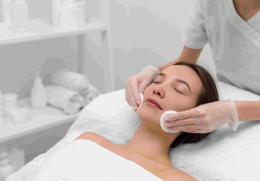 5 Perbedaan Treatment dan Facial, Mana yang Lebih Baik?