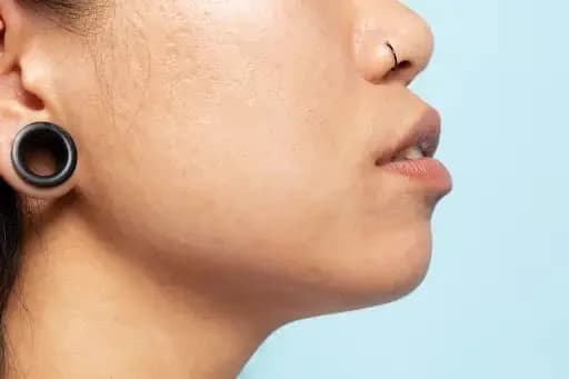 7 Cara Menghilangkan Kulit Bertekstur dengan Tepat